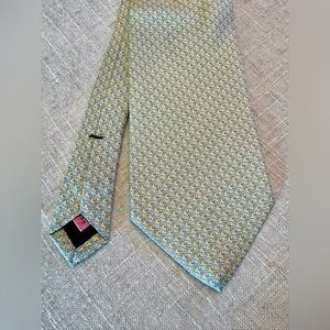 Vineyard Vines silk tie in whale print blue and yellow NWOT